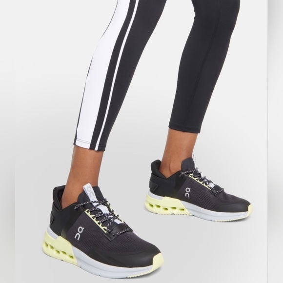 On Running Shoes Cloudnova Flux Black Hay 7.5 - Picture 8 of 16